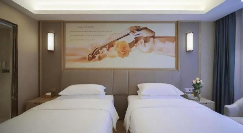 Bed in Vienna Hotel Chongqing Yangjiaping Pedestrian Street Light Railway Station