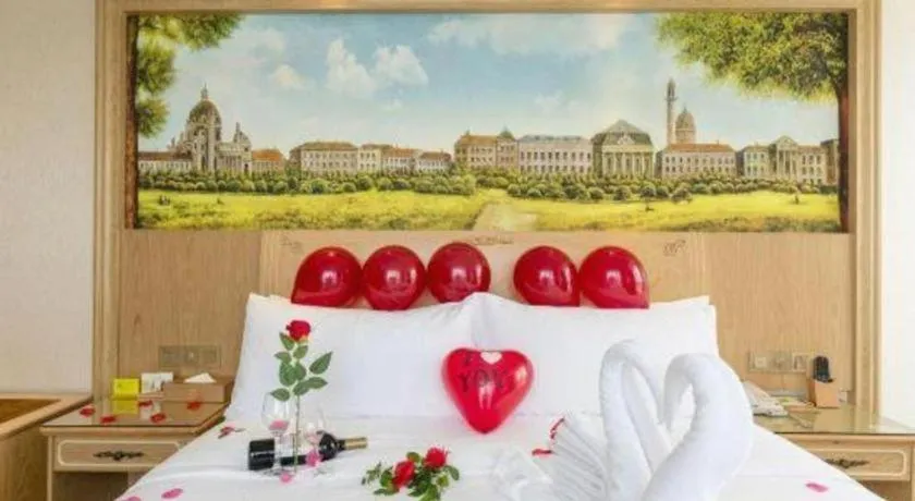 Bed in Vienna Hotel Chongqing Yangjiaping Pedestrian Street Light Railway Station