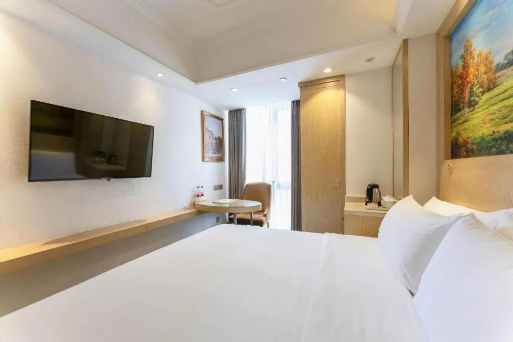 Bed in Vienna Hotel Chongqing Yangjiaping Pedestrian Street Light Railway Station