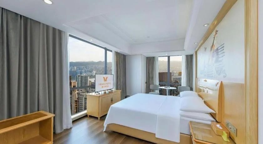 Bed in Vienna Hotel Chongqing Yangjiaping Pedestrian Street Light Railway Station