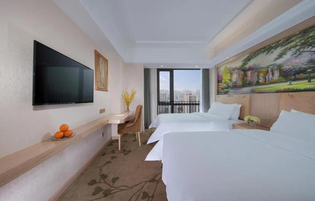 Bed in Vienna Hotel Chongqing Yangjiaping Pedestrian Street Light Railway Station