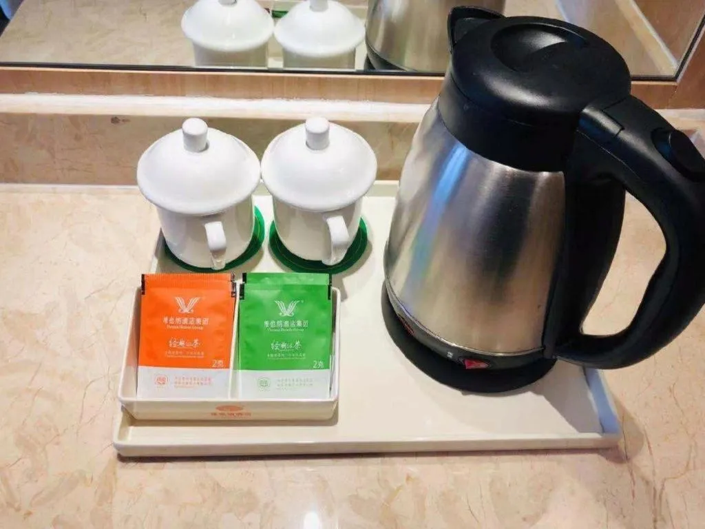 Vienna Hotel Chongqing Yangjiaping Pedestrian Street Light Railway Station