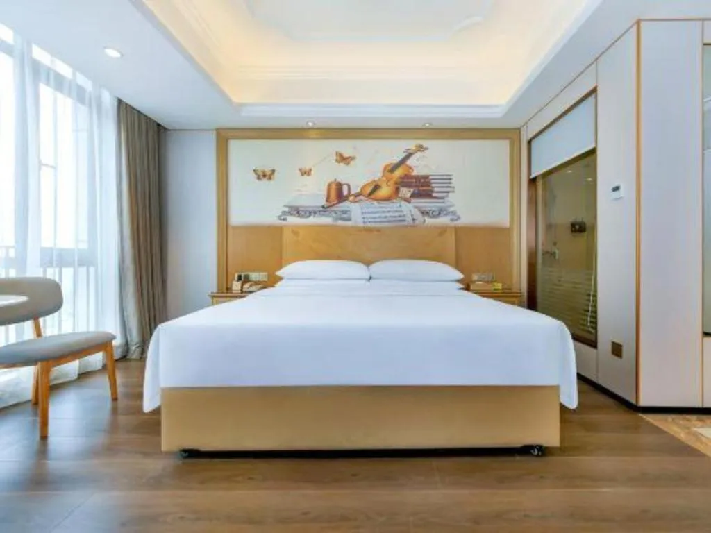 Bed in Vienna Hotel Chongqing Yangjiaping Pedestrian Street Light Railway Station