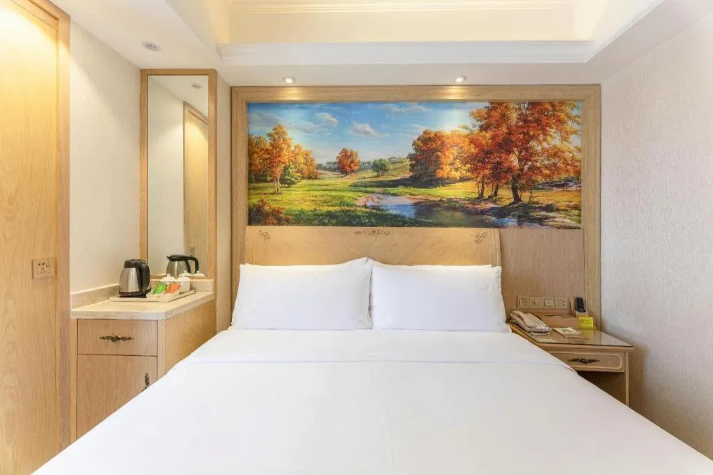 Bed in Vienna Hotel Chongqing Yangjiaping Pedestrian Street Light Railway Station