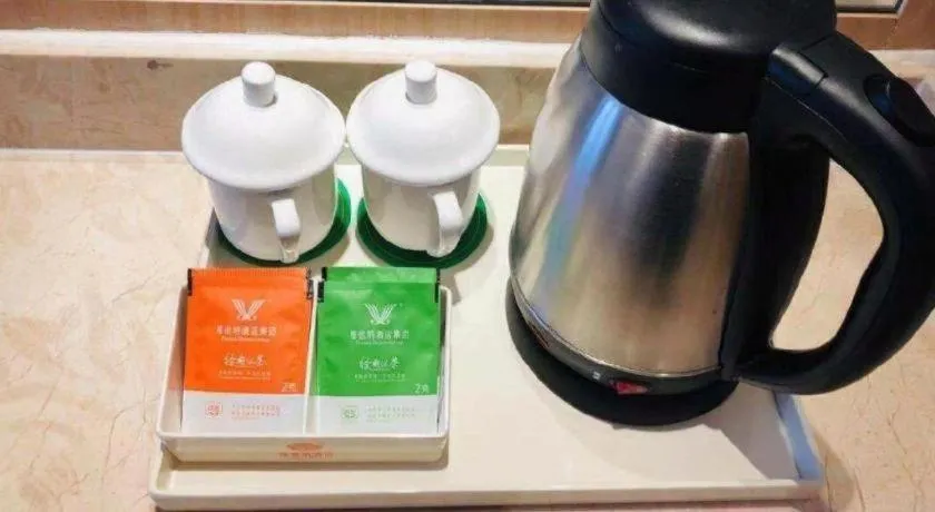 Vienna Hotel Chongqing Yangjiaping Pedestrian Street Light Railway Station