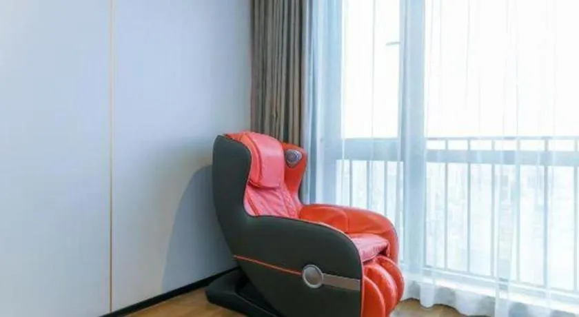 Vienna Hotel Chongqing Yangjiaping Pedestrian Street Light Railway Station