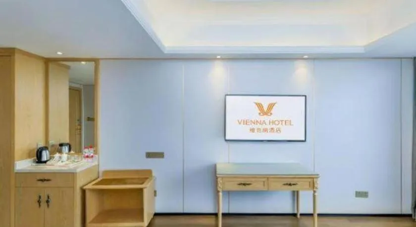 Vienna Hotel Chongqing Yangjiaping Pedestrian Street Light Railway Station