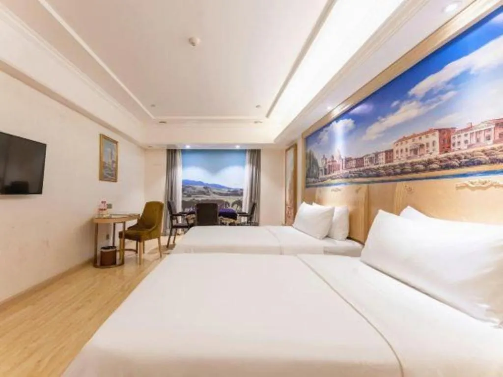 Bed in Vienna Hotel Chongqing Yangjiaping Pedestrian Street Light Railway Station