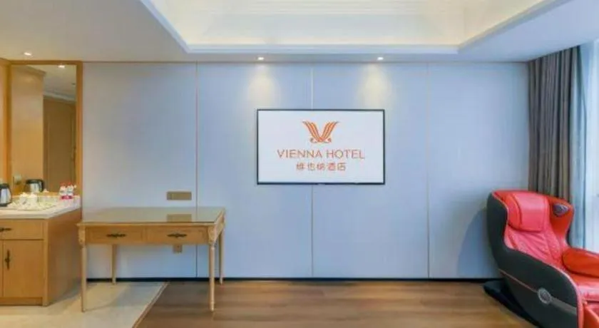 Vienna Hotel Chongqing Yangjiaping Pedestrian Street Light Railway Station