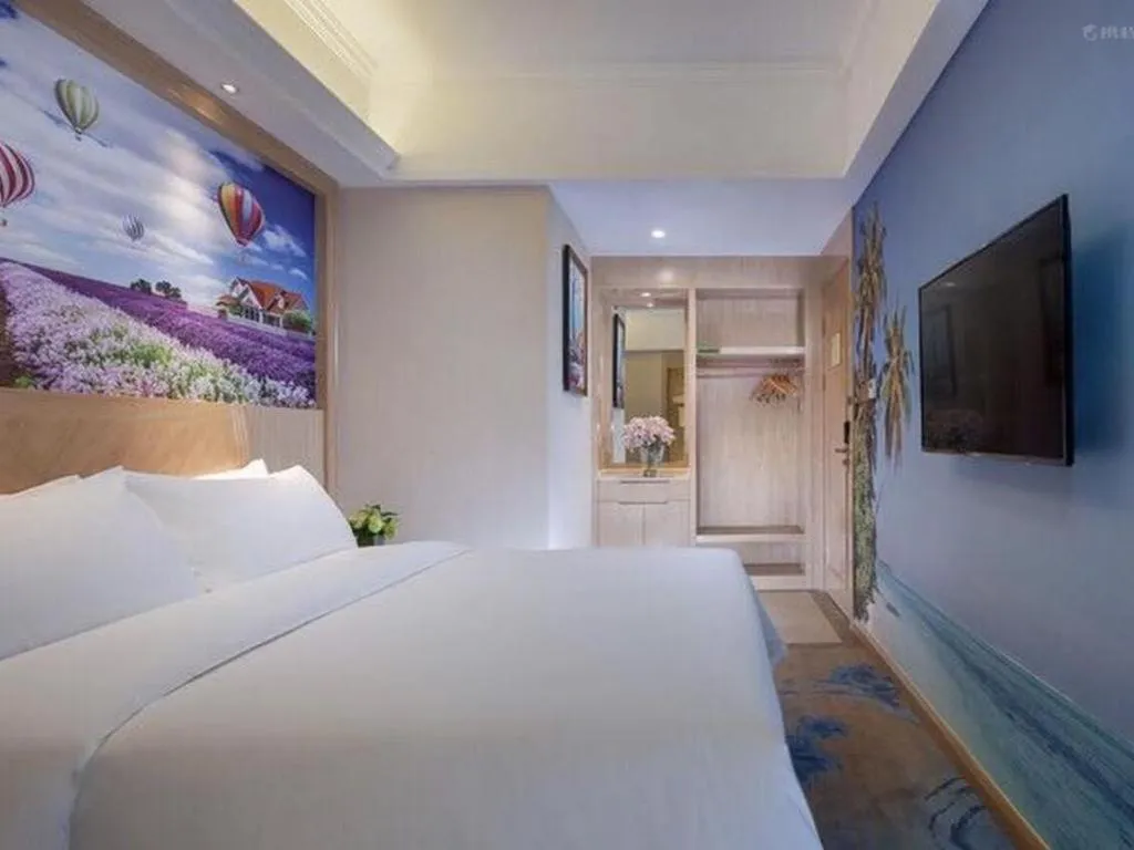 Bed in Vienna Hotel Chongqing Yangjiaping Pedestrian Street Light Railway Station