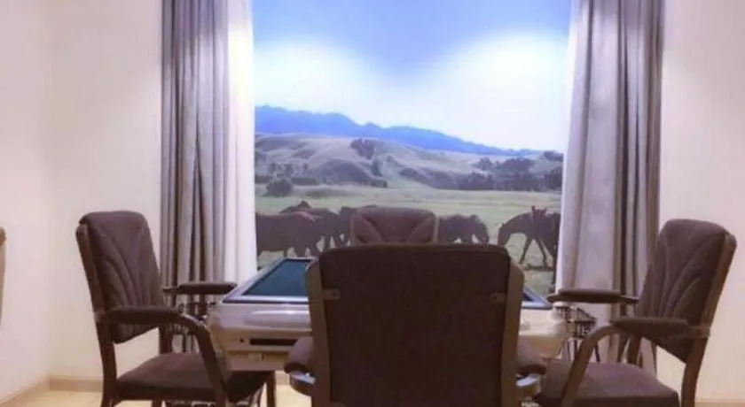 Vienna Hotel Chongqing Yangjiaping Pedestrian Street Light Railway Station