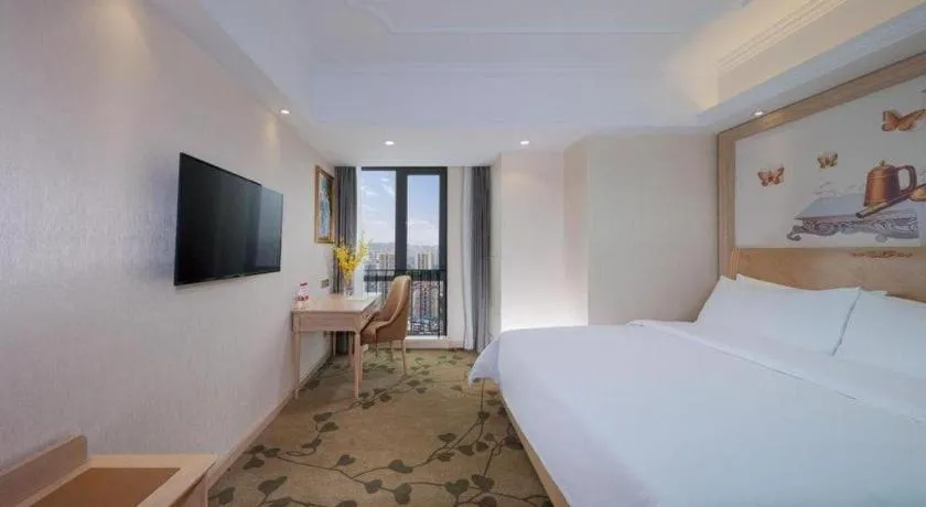 Bed in Vienna Hotel Chongqing Yangjiaping Pedestrian Street Light Railway Station