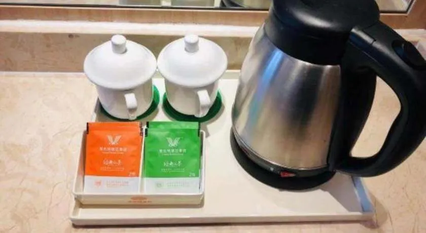 Vienna Hotel Chongqing Yangjiaping Pedestrian Street Light Railway Station