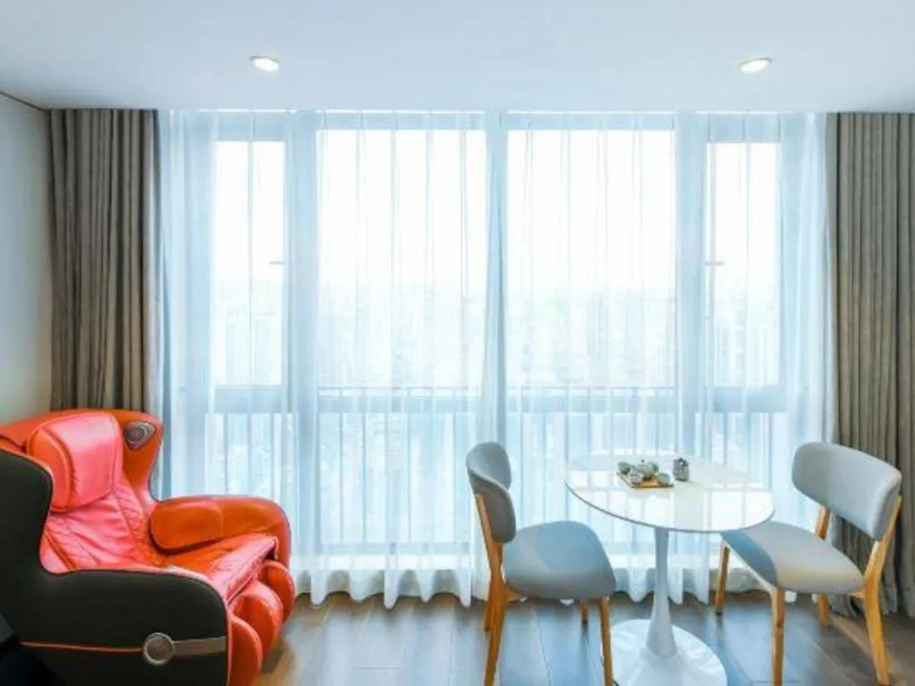 Vienna Hotel Chongqing Yangjiaping Pedestrian Street Light Railway Station