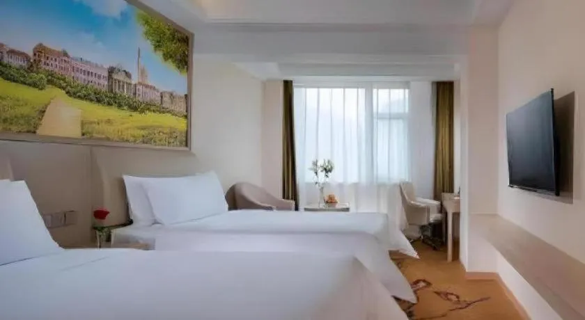 Bed in Vienna Hotel Chongqing Yangjiaping Pedestrian Street Light Railway Station