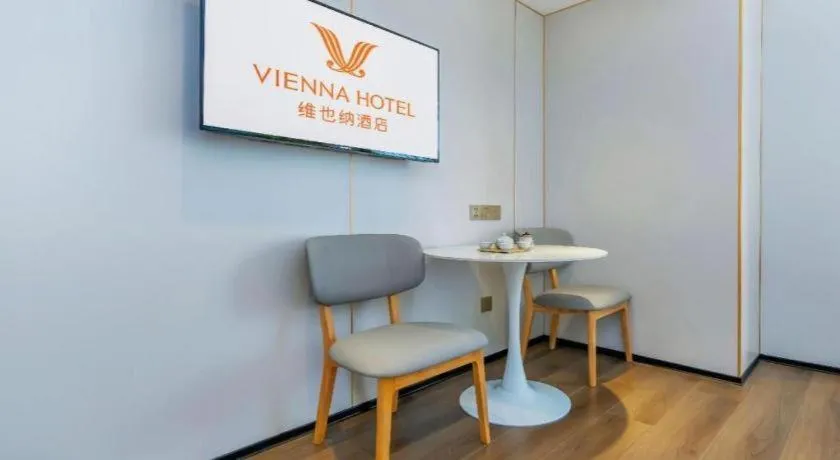 Vienna Hotel Chongqing Yangjiaping Pedestrian Street Light Railway Station