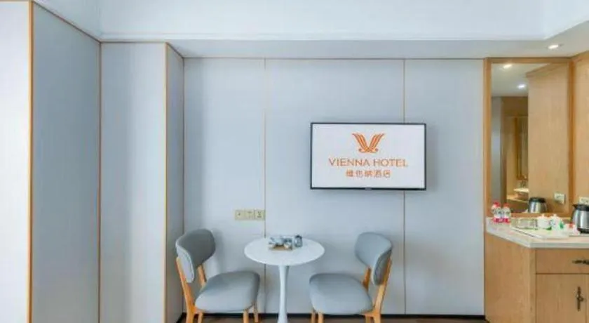 Vienna Hotel Chongqing Yangjiaping Pedestrian Street Light Railway Station