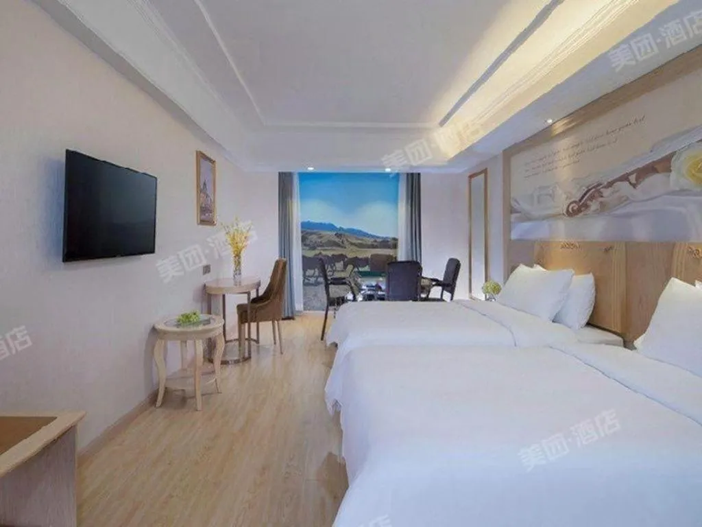 Bed in Vienna Hotel Chongqing Yangjiaping Pedestrian Street Light Railway Station