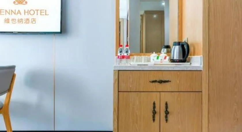 Vienna Hotel Chongqing Yangjiaping Pedestrian Street Light Railway Station