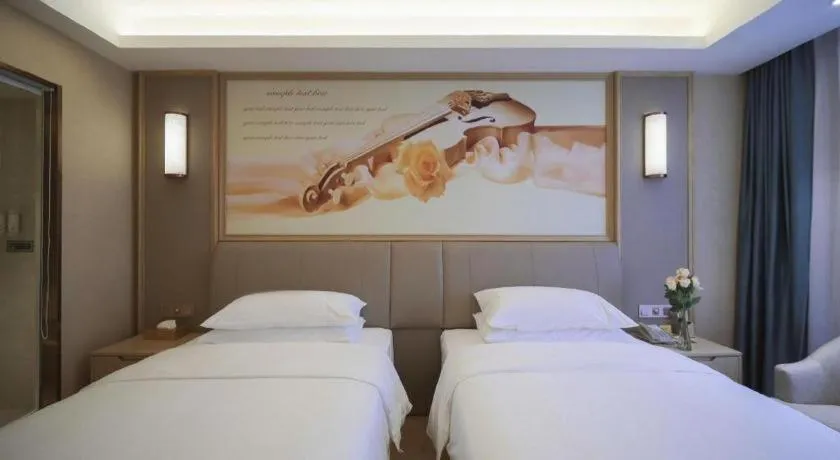 Bed in Vienna Hotel Chongqing Yangjiaping Pedestrian Street Light Railway Station