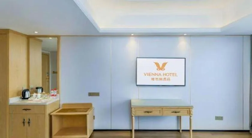 Vienna Hotel Chongqing Yangjiaping Pedestrian Street Light Railway Station