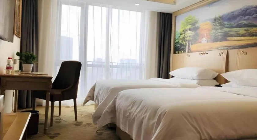 Bed in Vienna Hotel Chongqing Yangjiaping Pedestrian Street Light Railway Station