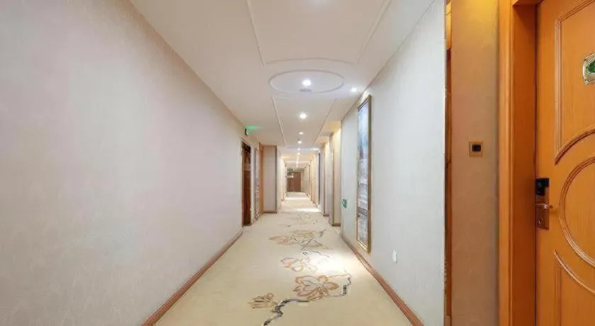 Vienna Hotel Xi'an Xijing Hospital Tonghuamen Metro Station