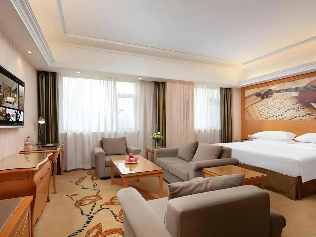 Bed in Vienna Hotel Xi'an Xijing Hospital Tonghuamen Metro Station