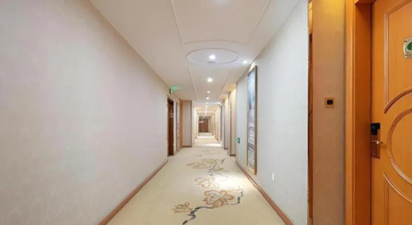 Vienna Hotel Xi'an Xijing Hospital Tonghuamen Metro Station