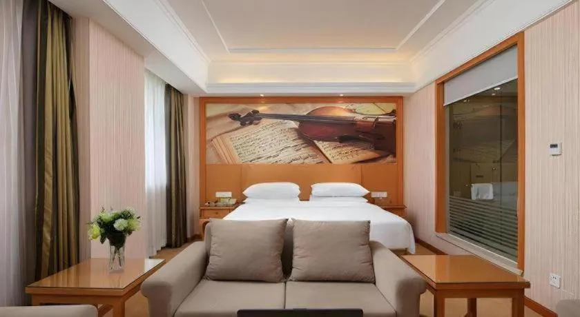 Bed in Vienna Hotel Xi'an Xijing Hospital Tonghuamen Metro Station