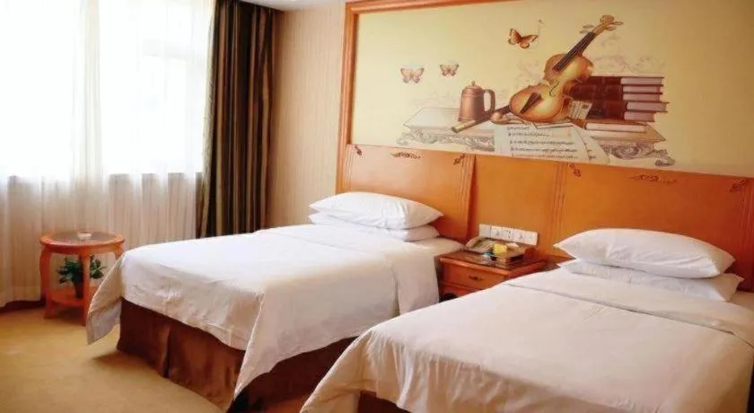 Bed in Vienna Hotel Xi'an Xijing Hospital Tonghuamen Metro Station