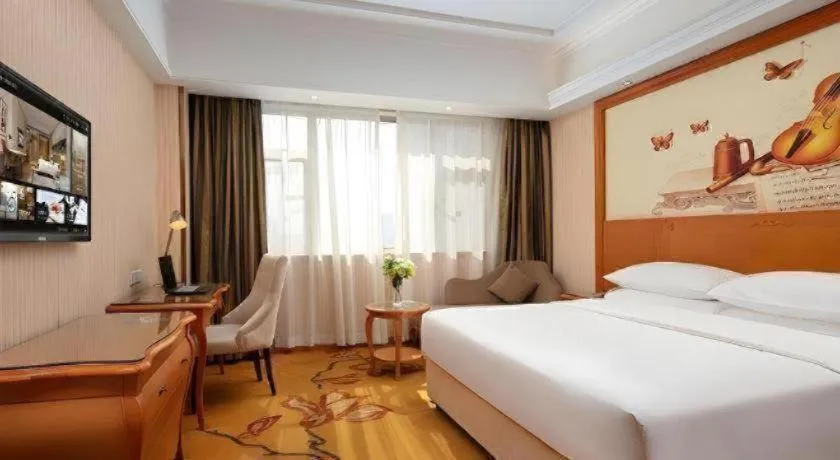 Bed in Vienna Hotel Xi'an Xijing Hospital Tonghuamen Metro Station