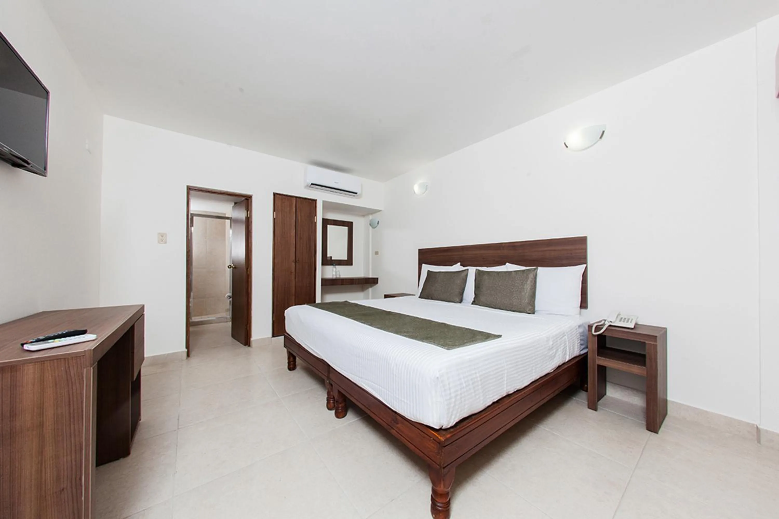 Bedroom in Hotel La Riviera