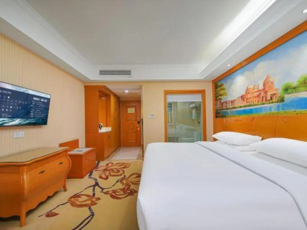 Bed in Vienna Hotel Suzhou Yangcheng Lake Fashion Stage