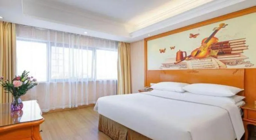 Bed in Vienna Hotel Suzhou Yangcheng Lake Fashion Stage