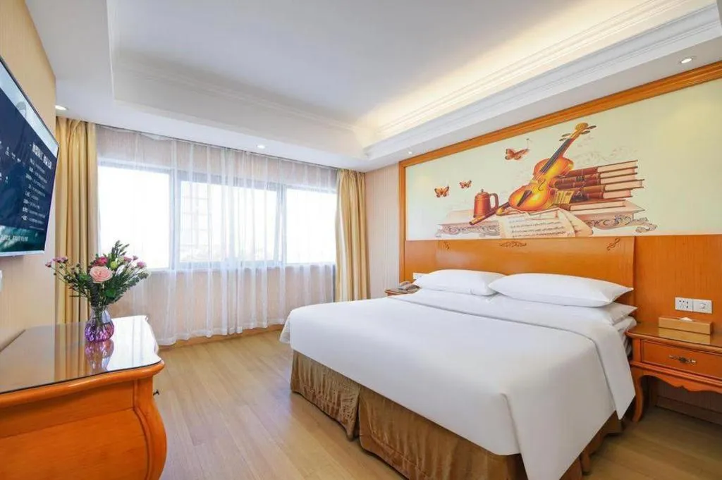 Bed in Vienna Hotel Suzhou Yangcheng Lake Fashion Stage