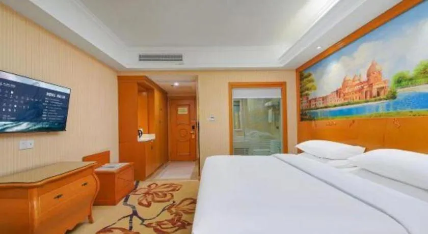 Bed in Vienna Hotel Suzhou Yangcheng Lake Fashion Stage