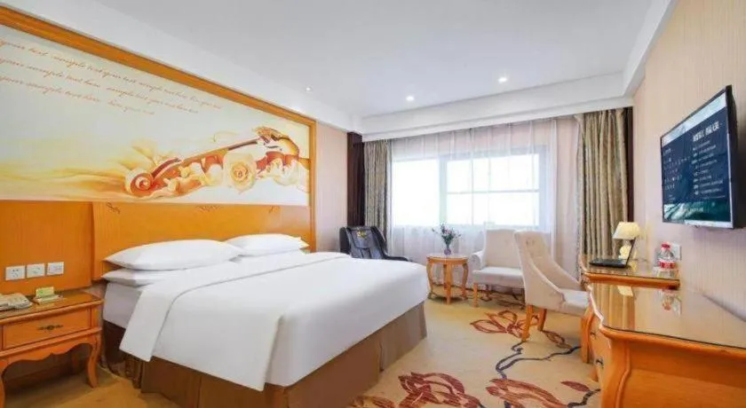 Bed in Vienna Hotel Suzhou Yangcheng Lake Fashion Stage