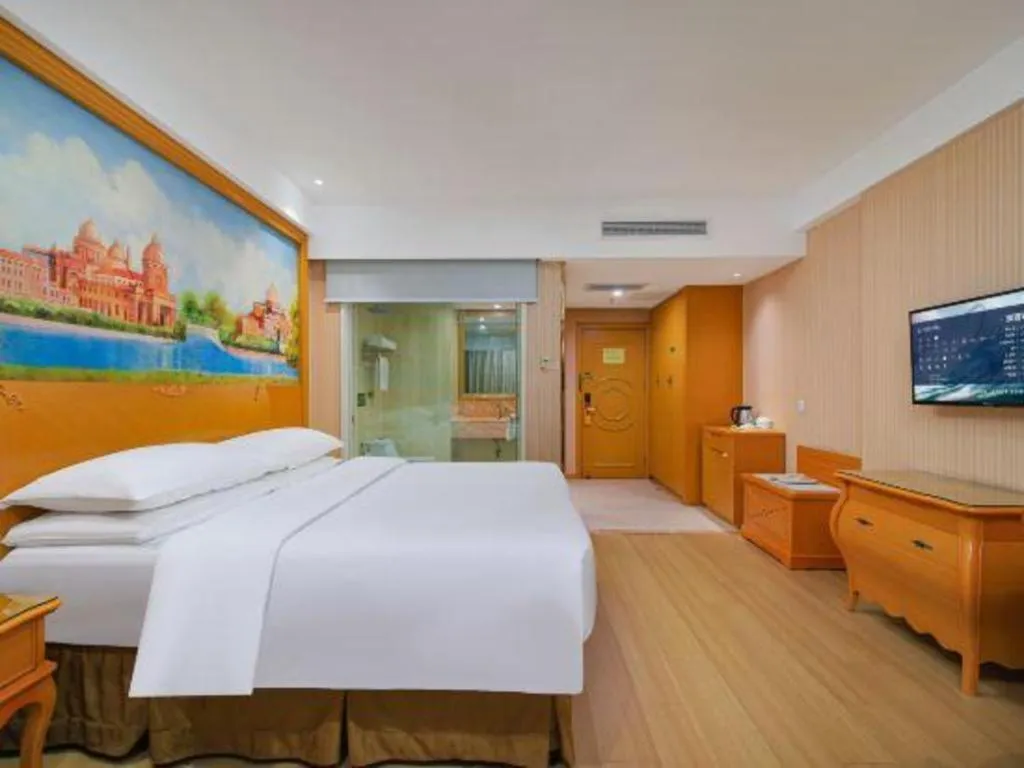 Bed in Vienna Hotel Suzhou Yangcheng Lake Fashion Stage