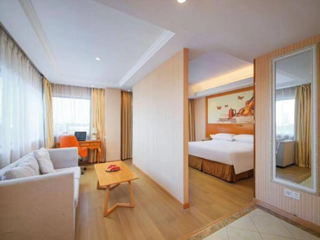Bed in Vienna Hotel Suzhou Yangcheng Lake Fashion Stage