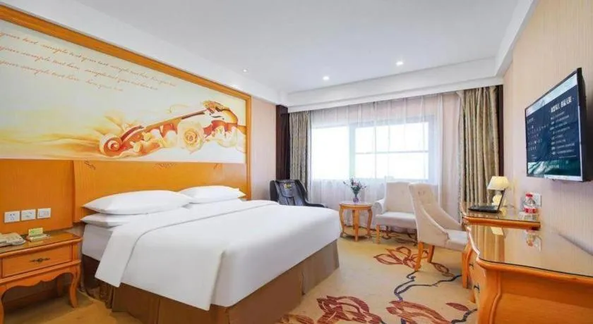 Bed in Vienna Hotel Suzhou Yangcheng Lake Fashion Stage