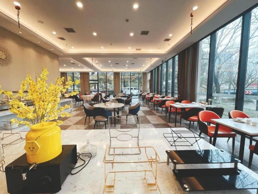 Vienna Hotel Suzhou Yangcheng Lake Fashion Stage