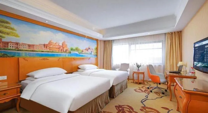 Bed in Vienna Hotel Suzhou Yangcheng Lake Fashion Stage