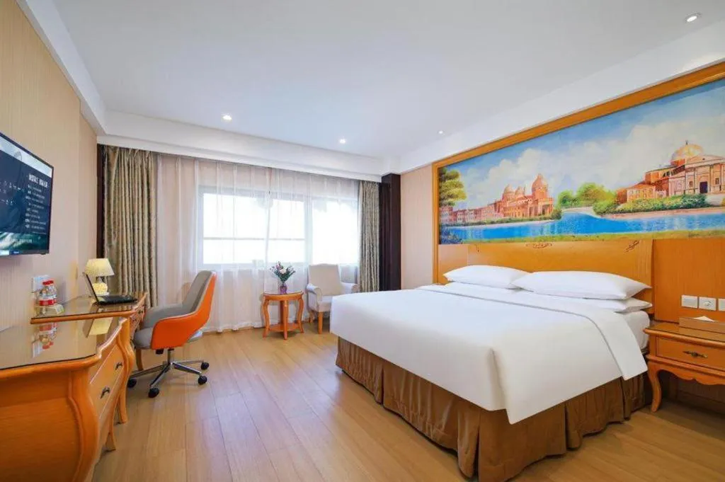 Bed in Vienna Hotel Suzhou Yangcheng Lake Fashion Stage