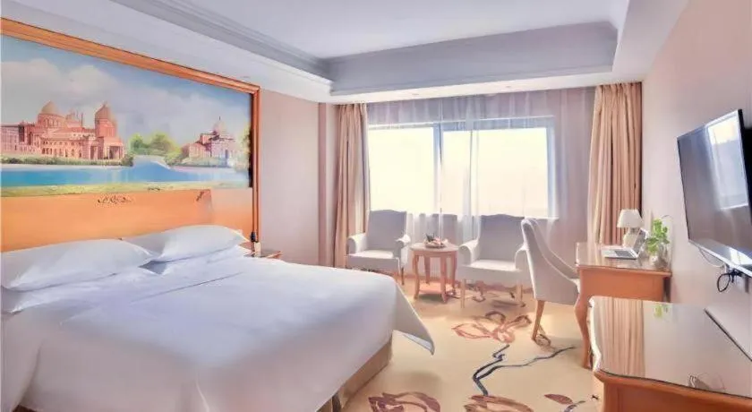 Bed in Vienna Hotel Suzhou Yangcheng Lake Fashion Stage