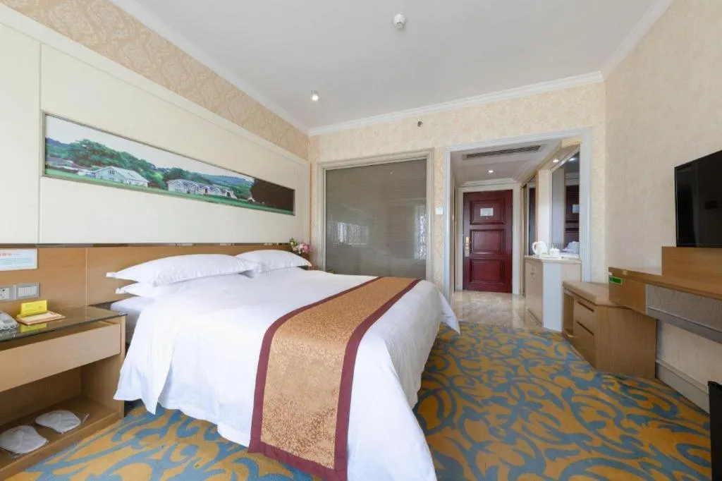 Bed in Vienna Hotel Guangdong Zhuhai Mingzhu Station Guozheng