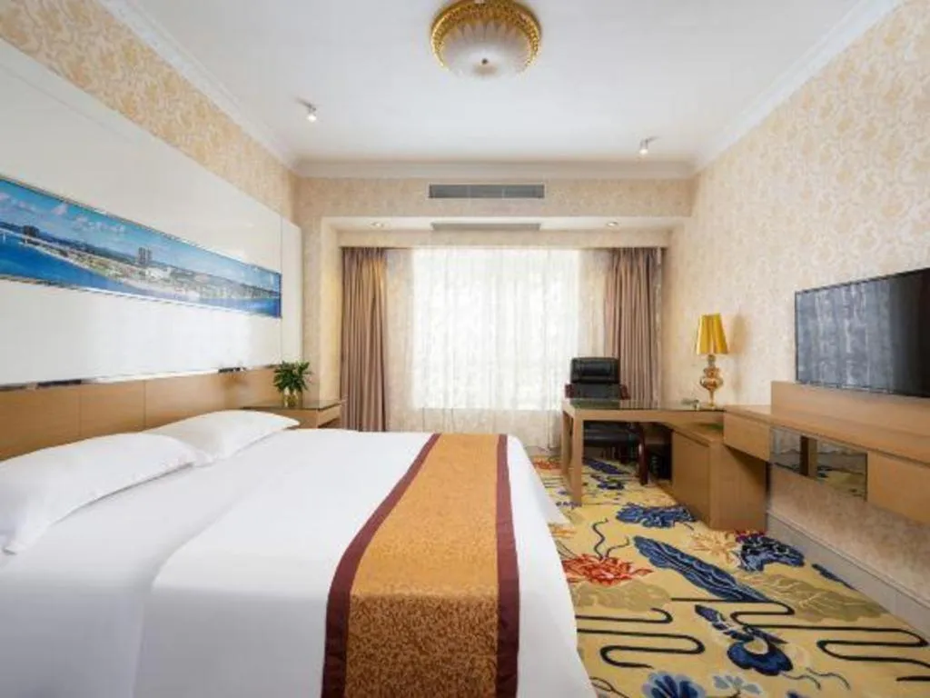 Bed in Vienna Hotel Guangdong Zhuhai Mingzhu Station Guozheng
