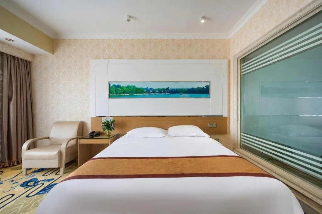 Bed in Vienna Hotel Guangdong Zhuhai Mingzhu Station Guozheng