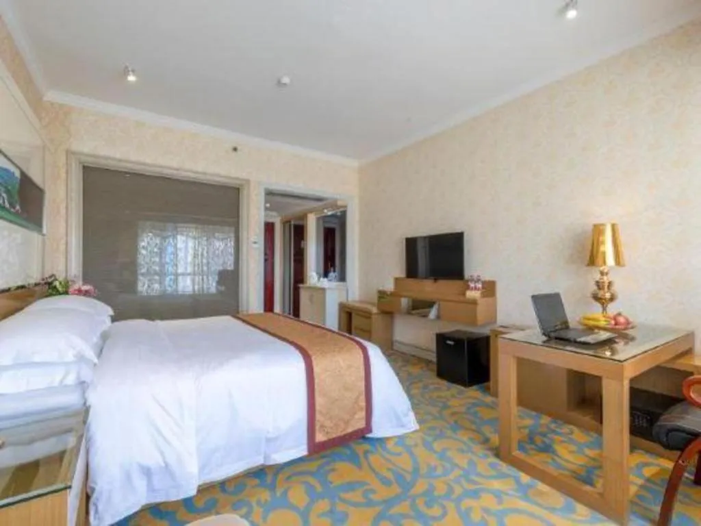 Bed in Vienna Hotel Guangdong Zhuhai Mingzhu Station Guozheng