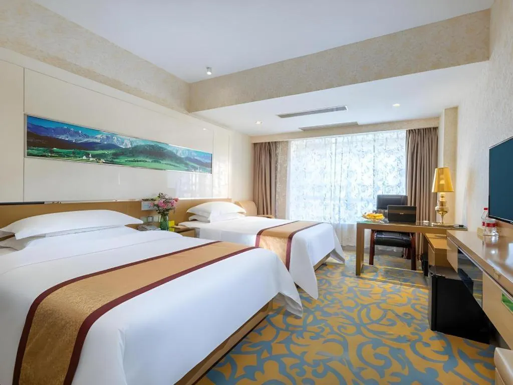 Bed in Vienna Hotel Guangdong Zhuhai Mingzhu Station Guozheng